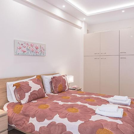 Amazing Apartment Near Metro Station! Афины Экстерьер фото
