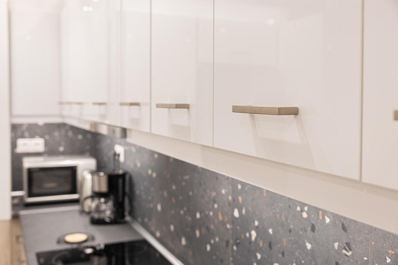 Amazing Apartment Near Metro Station! Афины Экстерьер фото