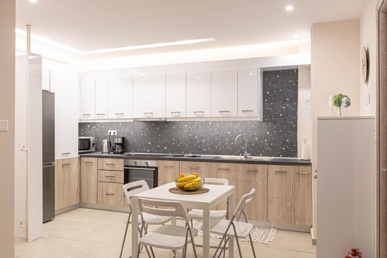 Amazing Apartment Near Metro Station! Афины Экстерьер фото